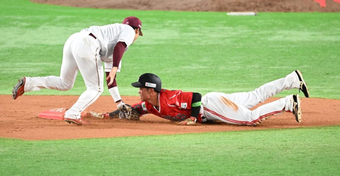 今季2度目のスタメンも…ソフトバンクのドラ2ルーキー庄子雄大、プロ初長打も痛恨のけん制死 直後の守備から途中交代:「おっ!」でつながる地元密着のスポーツ応援メディア 西スポWEB OTTO! – 西スポWEB OTTO! 今季2度目のスタメンも…ソフトバンクのドラ2ルーキー庄子雄大、プロ初長打も痛恨のけん制死 直後の守備から途中交代:「おっ!」でつながる地元密着のスポーツ応援メディア 西スポWEB OTTO! - 西スポWEB OTTO!