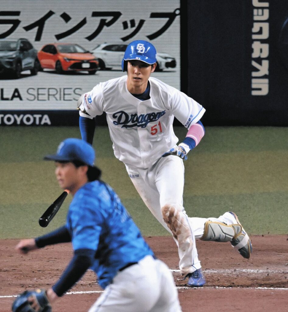 ７回裏無死、上林が右前打を放つ。投手竹田