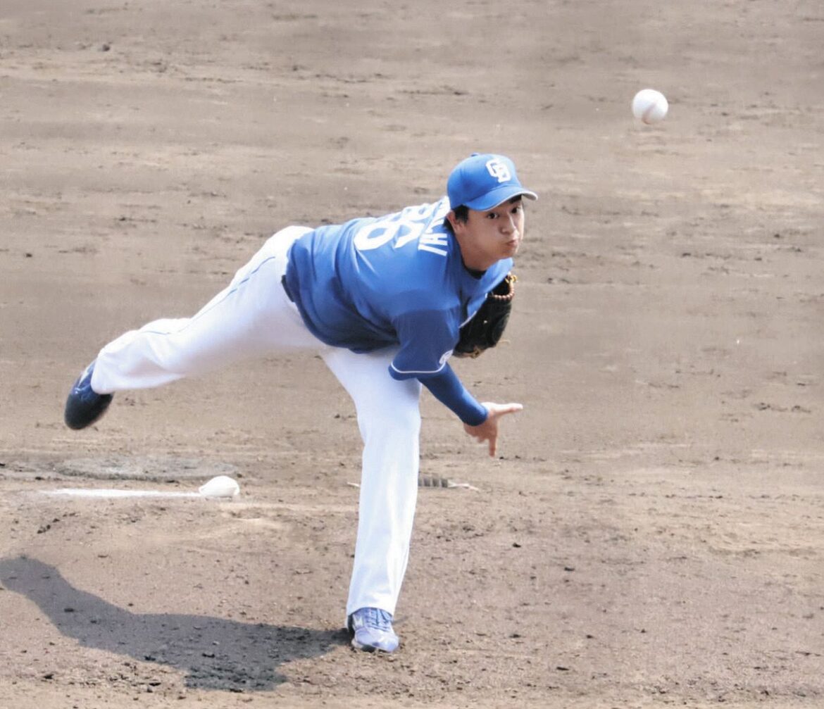 先発し力投する仲地