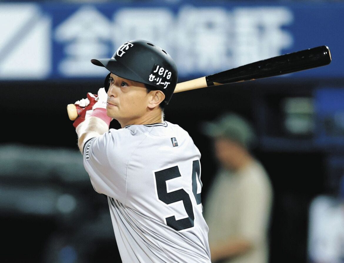 巨人・乙坂智、かつての本拠地・ハマスタで代打左越え二塁打 DeNAファンからも声援:中日スポーツ・東京中日スポーツ – 中日新聞Web 5回表2死、左越えに二塁打を放つ巨人・乙坂智