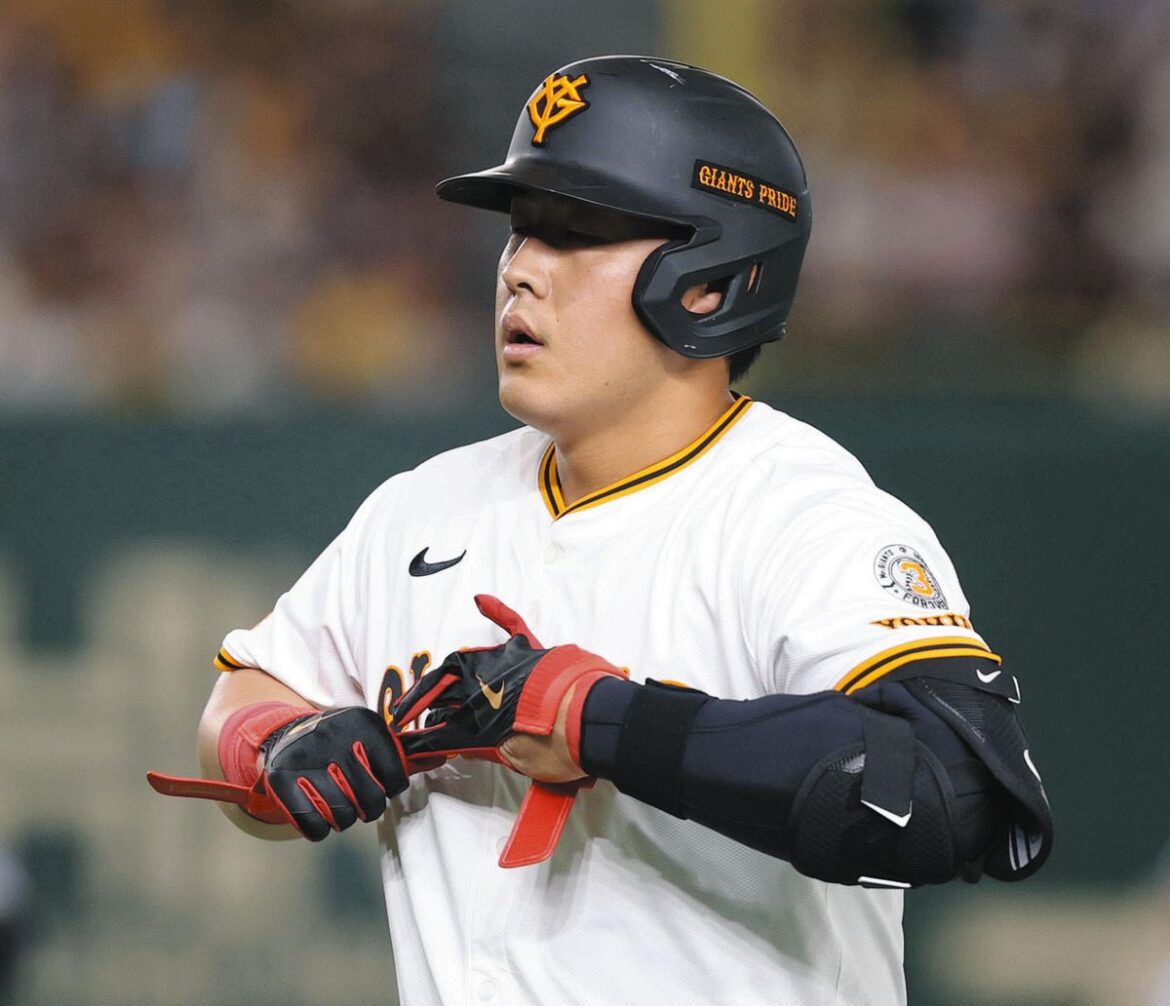 巨人・阿部監督、102日ぶりスタメン出場の岡本和真に期待 快音はなかったが「多少は急いでこの日に合わせてくれた」と復帰喜ぶ:中日スポーツ・東京中日スポーツ – 中日新聞Web 1回裏、中飛に倒れた巨人・岡本