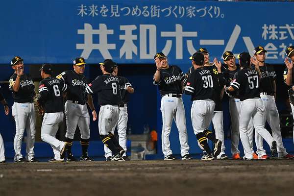 鷹は連敗4でストップ…日ハム敗れ1G差に ロッテは13安打6得点快勝…27日パの結果 – au Webポータル 鷹は連敗4でストップ…日ハム敗れ1G差に ロッテは13安打6得点快勝…27日パの結果 - au Webポータル