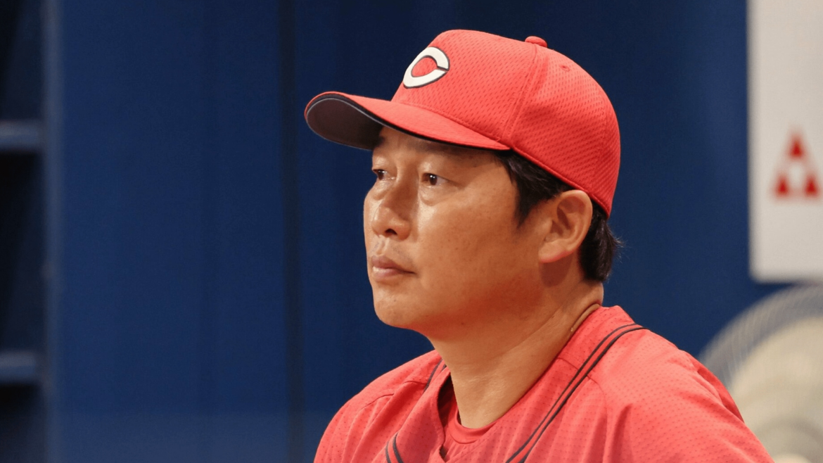新井貴浩監督、被爆80年の日の勝利に「節目にいい試合できてよかった」 8月6日DeNA戦 - 中国新聞デジタル