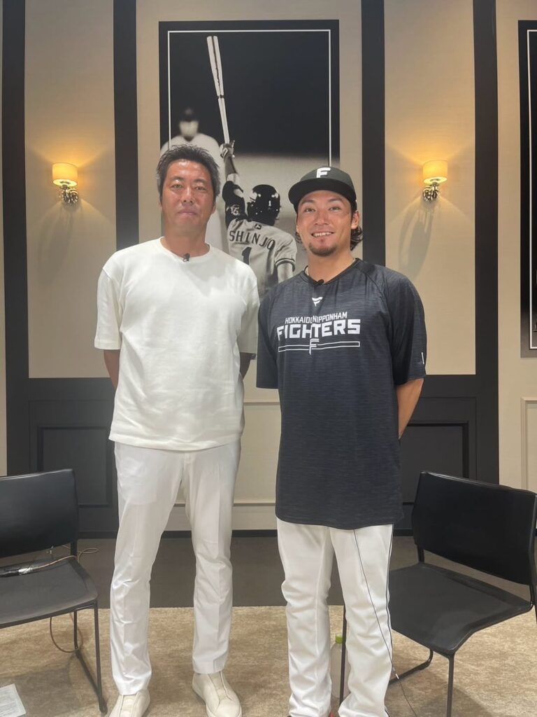 「エース対談！」上原浩治、北海道日本ハムファイターズの主力投手たちとのツーショット写真を公開！ | 話題の投稿 | スポーツブル (スポブル)