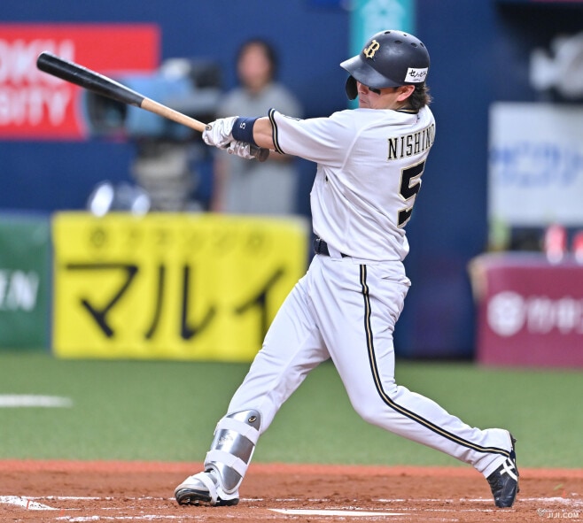 画像・写真:西野の先制2ラン プロ野球:時事ドットコム – 時事ドットコム オリックス―ロッテ。2回、先制の2ランを放つオリックスの西野=16日、京セラドーム