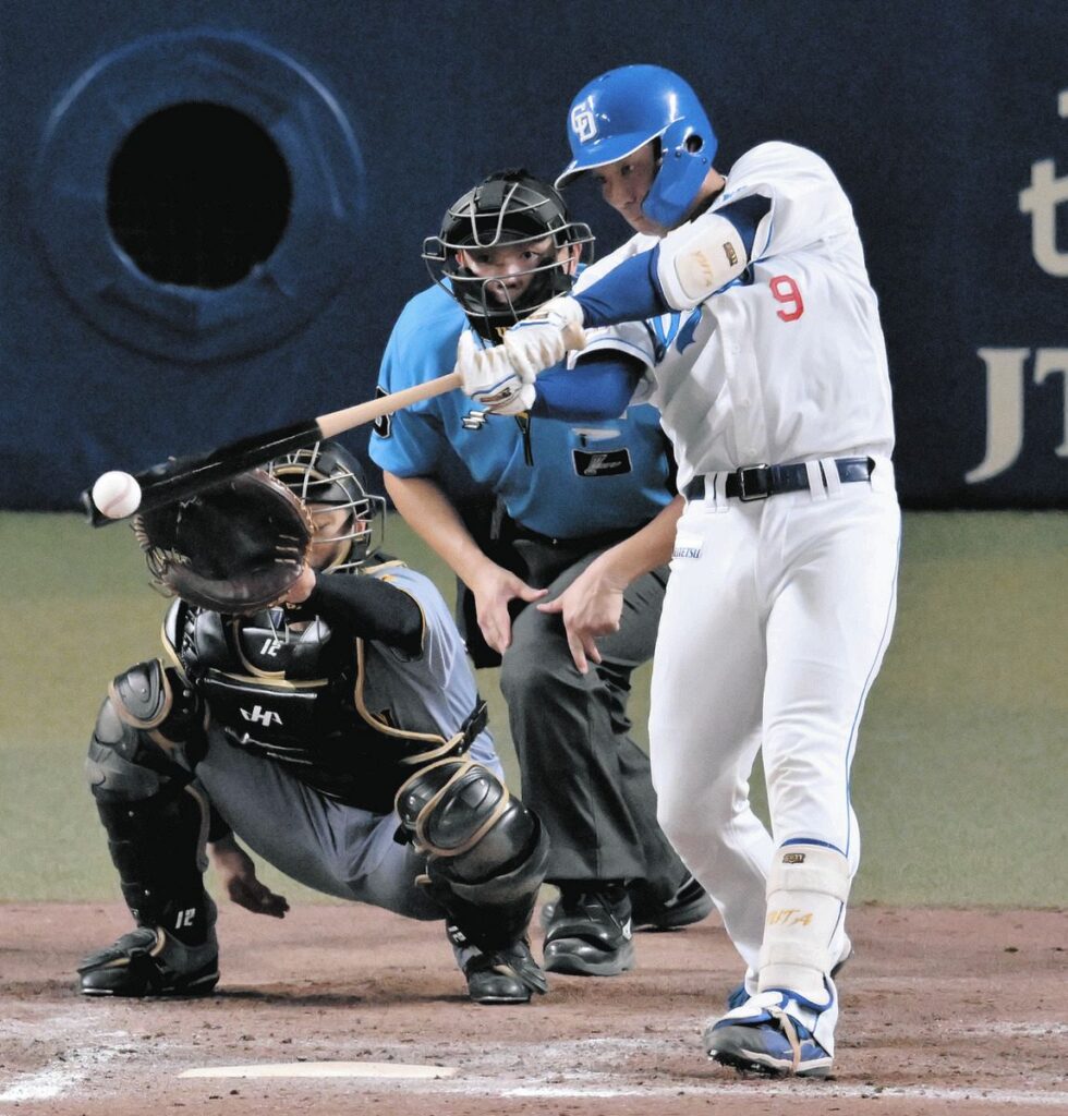 ９回裏２死、石伊が中前打を放つ