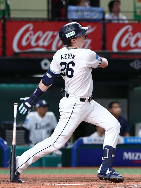 本拠地最終戦で豪快弾 今季を支えた“神助っ人”ネビンが2回に先制ソロ すでに来季からの2年契約を締結 – au Webポータル 本拠地最終戦で豪快弾 今季を支えた“神助っ人”ネビンが2回に先制ソロ すでに来季からの2年契約を締結 - au Webポータル