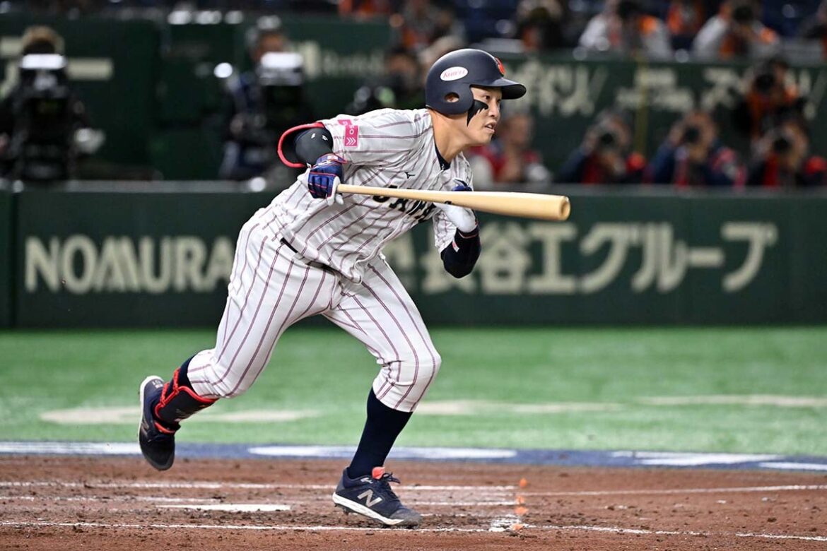 プロ野球唯一「3割台」の広島・小園海斗が3部門首位の可能性　阪神・佐藤輝明は2冠濃厚で「40本塁打&100打点」も目前