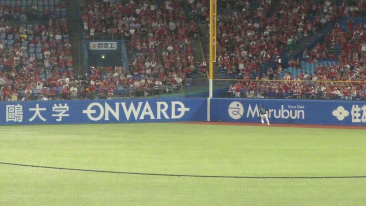 広島 中村奨成 ツーベースヒット　ヤクルト vs 広島　2025年8月29日(金)　神宮球場