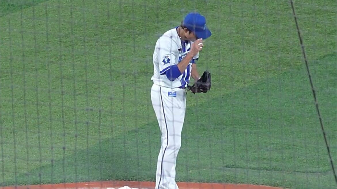 NPB復帰後初死球を上林に与えてしまい、中日ファンの強烈なブーイングに曝される藤浪晋太郎(2025.8.31/横浜スタジアム）