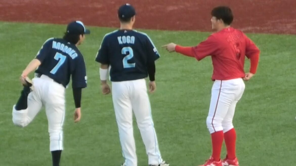 小園海斗＆中村奨成と交流するヤクルトの選手たち