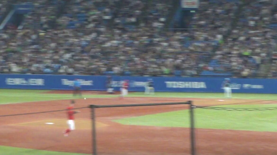 広島 小園海斗 ナイスプレー　ヤクルト vs 広島　2025年8月31日(日)　神宮球場