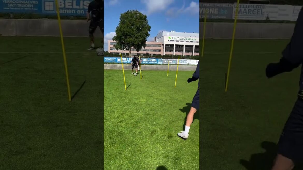 【練習中のワンシーン】#谷口彰悟  選手と #松澤海斗  選手の絶妙なパス交換⚽️👏