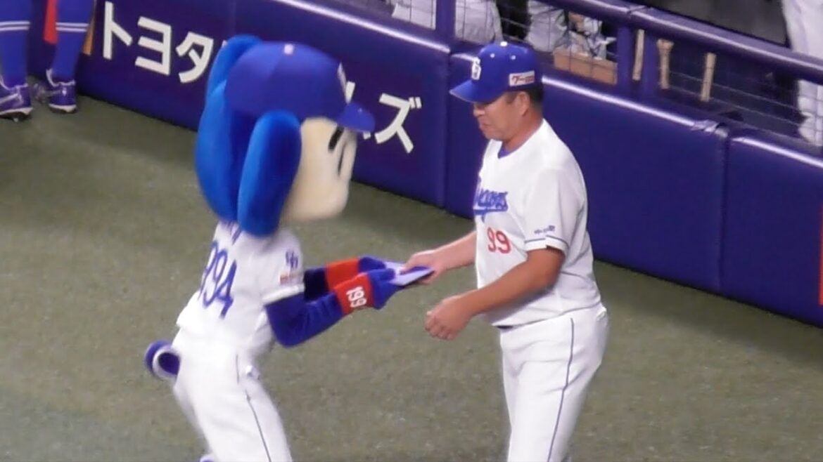 井上監督　メンバー表交換をドアラに任せてみようとする　中日ドラゴンズVS阪神タイガース　2025/09/02