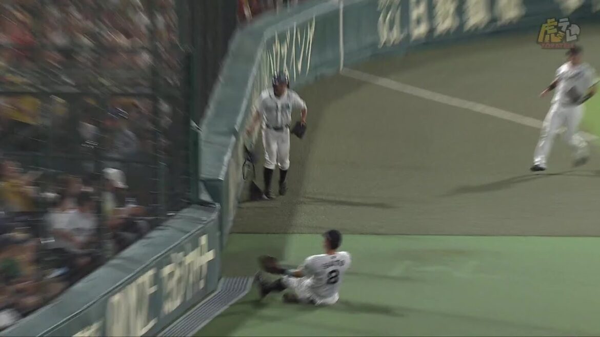 【ファインプレー】9回表 #佐藤輝明 選手が一死1・2塁のピンチでサードファウルフライをナイスキャッチ！#石井大智 投手の記録更新をアシスト！【2025/9/6 Ｔ－Ｃ】