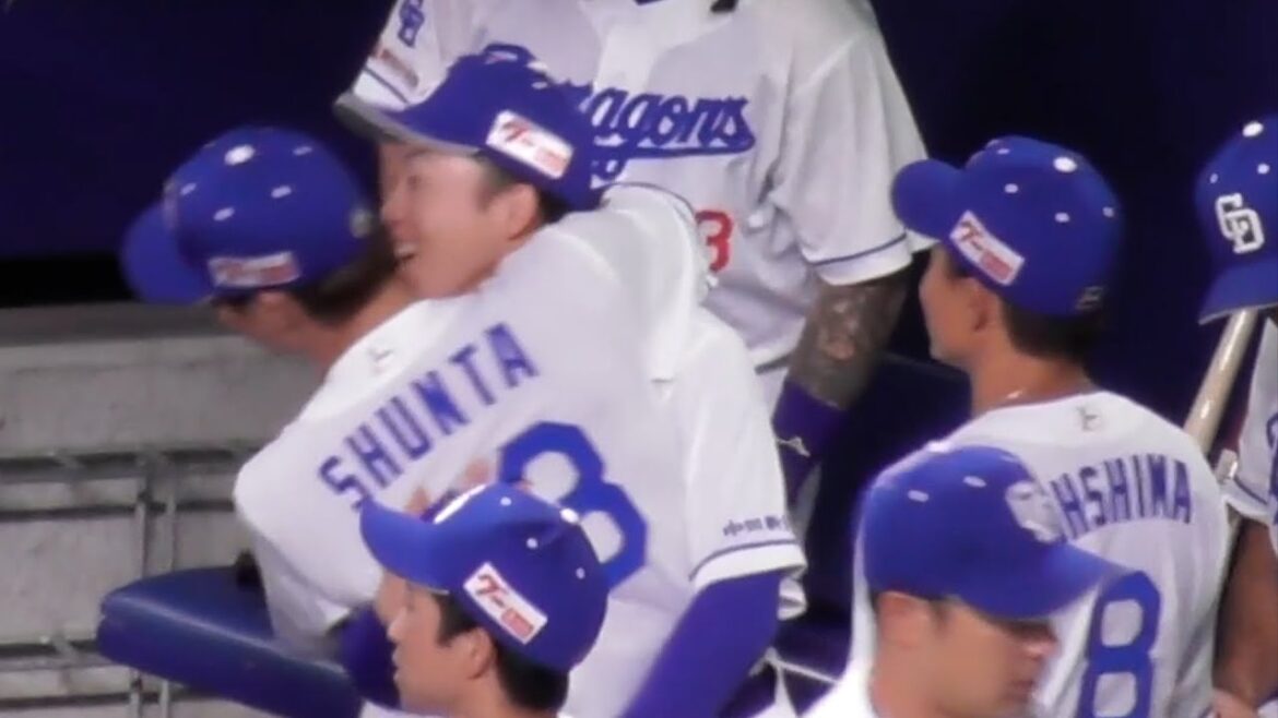 場内が暗くなった途端 あちこちで色々楽しいドラゴンズベンチ　中日ドラゴンズVS阪神タイガース　2025/09/02