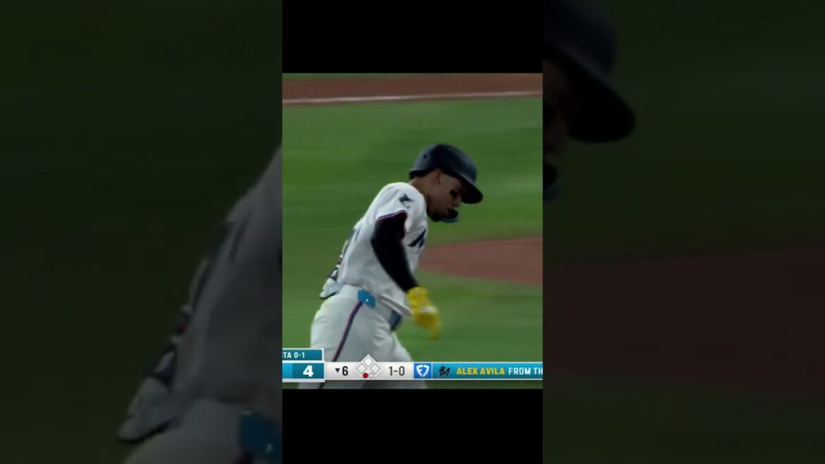 Máximo Acosta se estrena como hiteador en MLB con un cuadrangular Máximo Acosta se estrena como hiteador en MLB con un cuadrangular