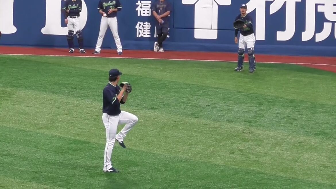 2025年9月5日 東京ヤクルト・ 高梨 裕稔 投手の試合前キャッチボール練習