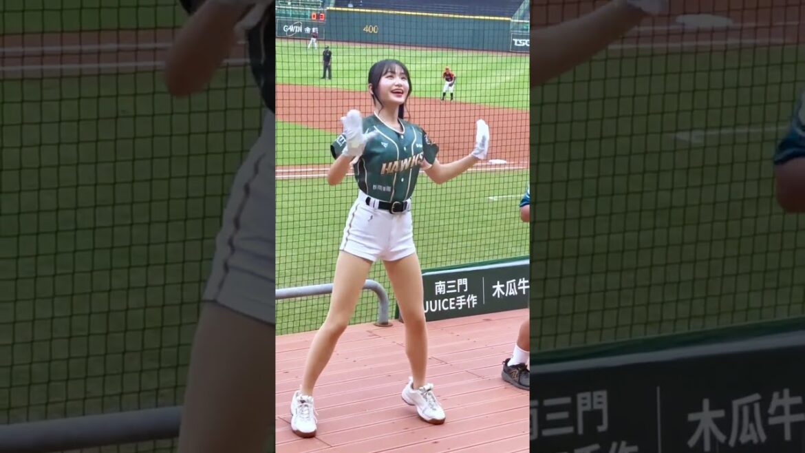 2025/08/17 恬魚 吳念庭應援 ( 台鋼雄鷹 統一獅 ) #baseball #cheerleader #啦啦隊 #치어리더 #台湾チア