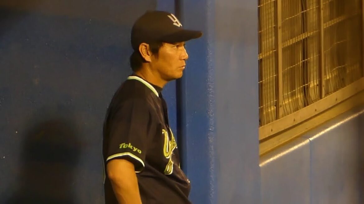 2025年9月9日 イースタンリーグ 東京ヤクルト・川端 慎吾 選手 ベンチ待機中（イニング中外）