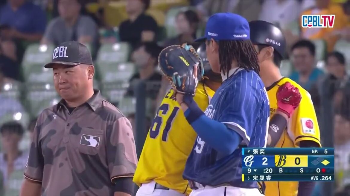 09/03 富邦 VS 中信 九局下,張奕打卡上班卻無法有效壓制打者,連續安打串聯讓中信攻下第一分,將張奕打退場 09/03 富邦 VS 中信 九局下,張奕打卡上班卻無法有效壓制打者,連續安打串聯讓中信攻下第一分,將張奕打退場