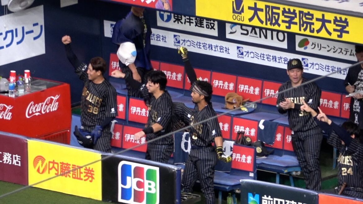 逆転打の西野真弘にベンチも熱盛全開！！