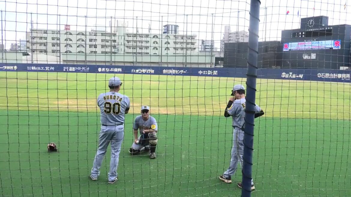 阪神タイガース 今朝丸裕喜投手のウォーミングアップ 藤田健斗選手・久保田智之コーチ・江草仁貴コーチが話す様子も 2025/8/26 ナゴヤ球場