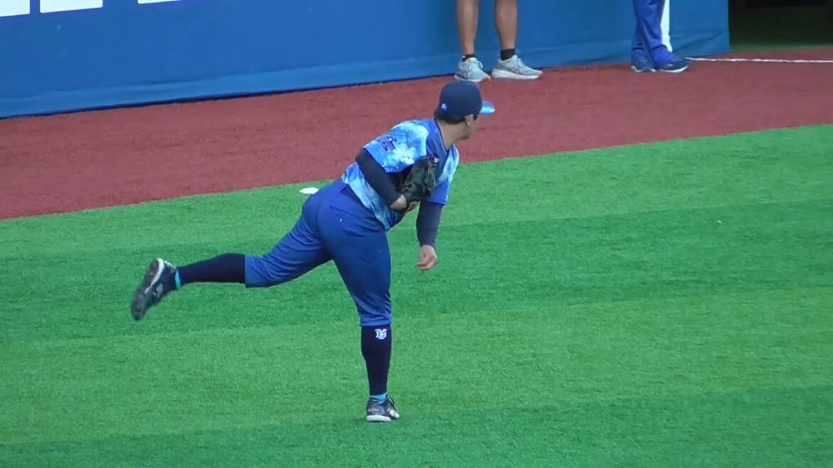 2025年7月29日 東京ヤクルト戦・東 克樹 投手の試合前キャッチボール練習