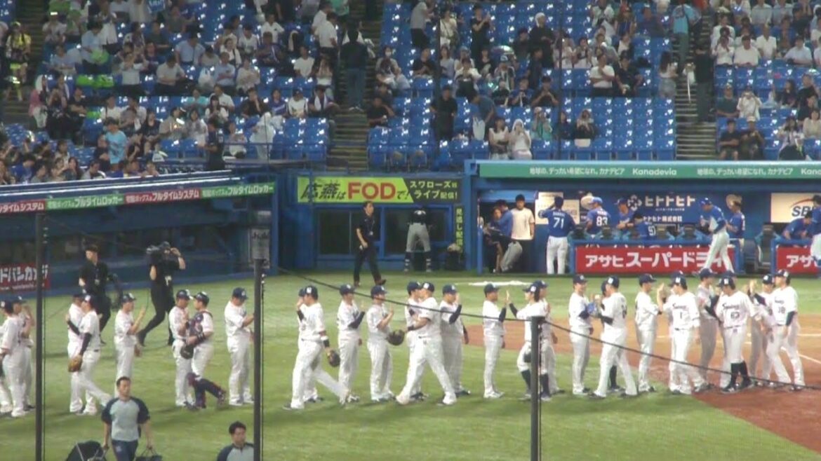 ヤクルト 北村恵吾のキャッチによる、463のダブルプレーで試合終了　ヤクルト 6 - 5 中日　2025年9月11日(木)　神宮球場