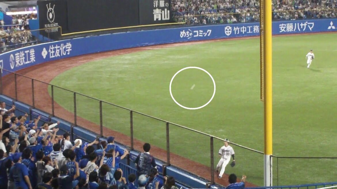 DeNA 石上泰輝 あわやホームランの惜しい当たり フェンス直撃のツーベースヒット　ヤクルト vs DeNA　2025年9月12日(木)　神宮球場