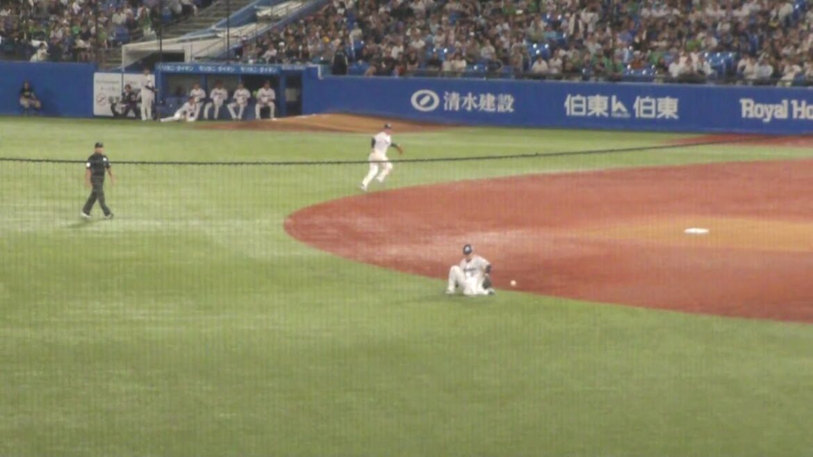 ヤクルト 長岡秀樹 エラー　ヤクルト vs DeNA　2025年9月12日(木)　神宮球場