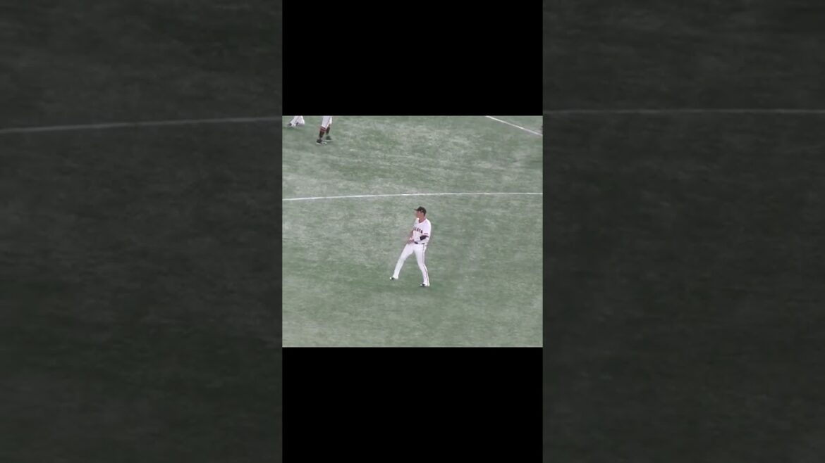 ウォーミングアップ中の坂本勇人【読売ジャイアンツ対ソフトバンクホークス2024年5月30日】