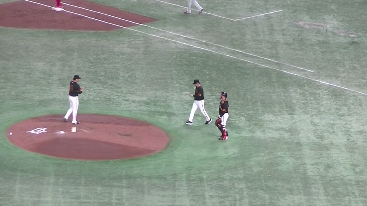 ピンチで堂林翔太を三振にとる堀田賢慎【 読売ジャイアンツ対 広島カープ2024年4月13日】