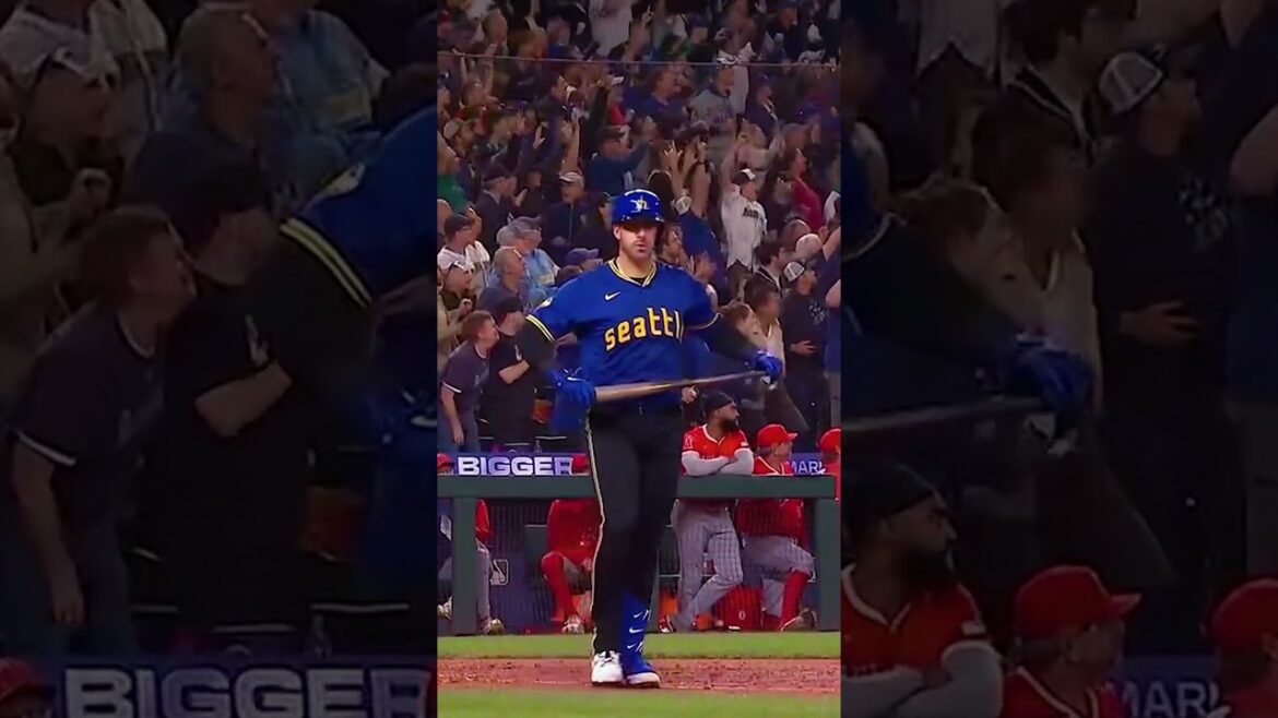 Mitch GARVER HR.#9 Season 2025 Mariners AVG.212 AB 236 RBI 29