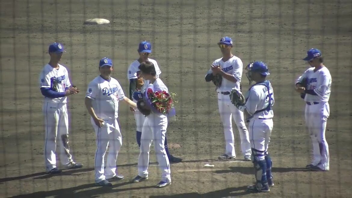中日ドラゴンズ 岡田俊哉投手 ファーム最後の登板を終え田島慎二コーチから花束を渡される→祖父江大輔投手へのリレー→投球練習 2025/9/15 ナゴヤ球場
