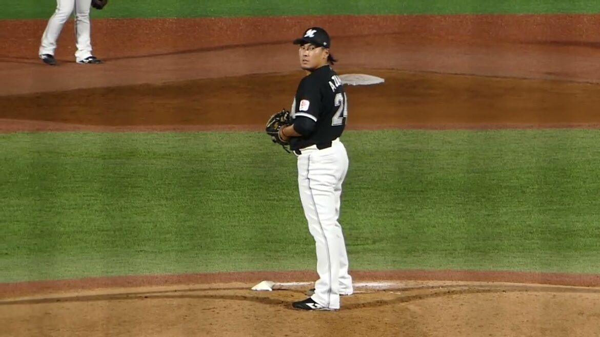 2025年9月19日 イースタンリーグ 千葉ロッテ・ 東妻 勇輔 投手の準備投球(イニング中外)