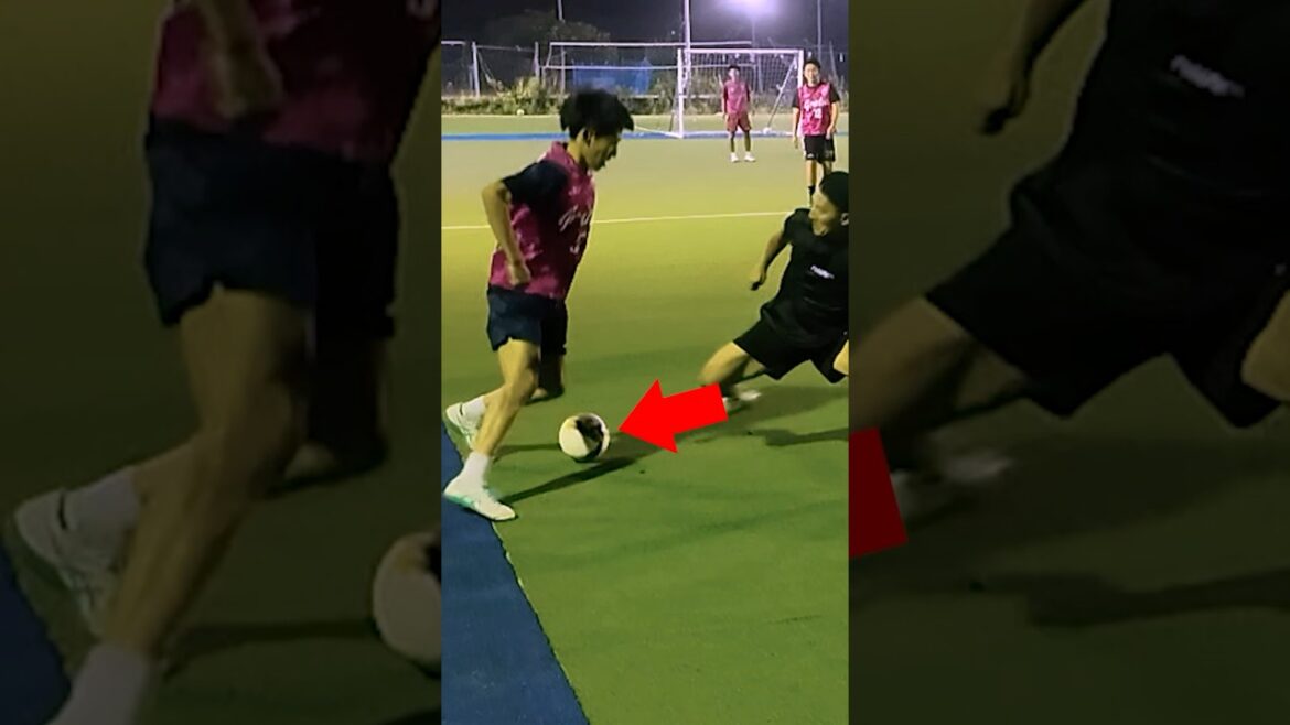 取りたいからってただ足を出してない？ #フットサル #DF #1vs1