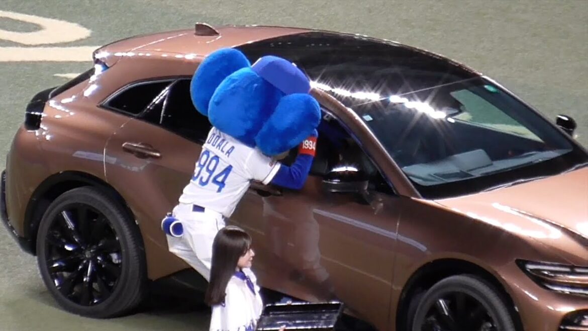 ドアラ　クラウンに興味津々　中日ドラゴンズVS読売ジャイアンツ　2025/09/21