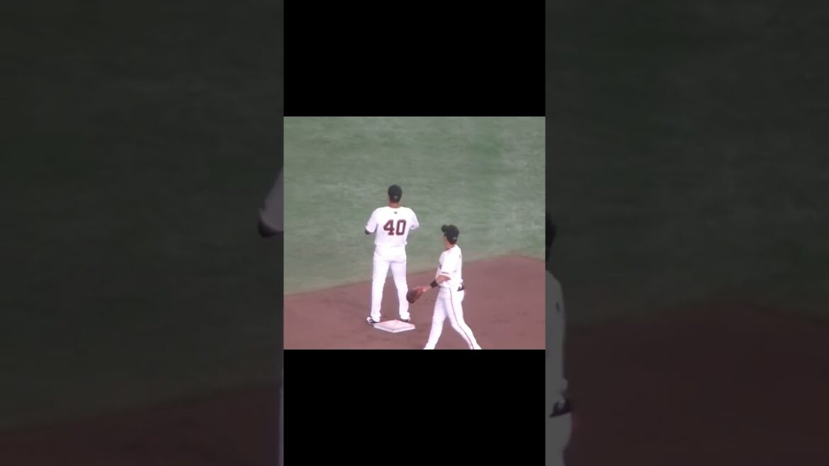 中継プレーに入る中山礼都や門脇誠2024年9月14日 東京ドーム