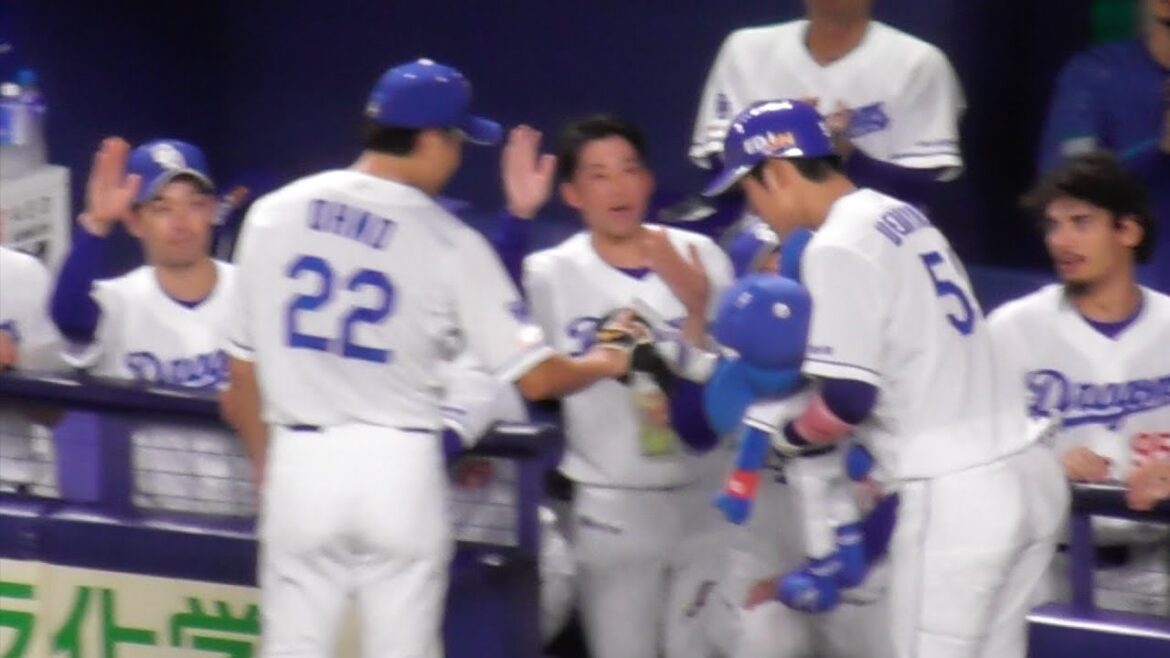 上林誠知　HRの瞬間のドラゴンズベンチ　大野雄大とグータッチ　中日ドラゴンズVS読売ジャイアンツ　2025/09/21