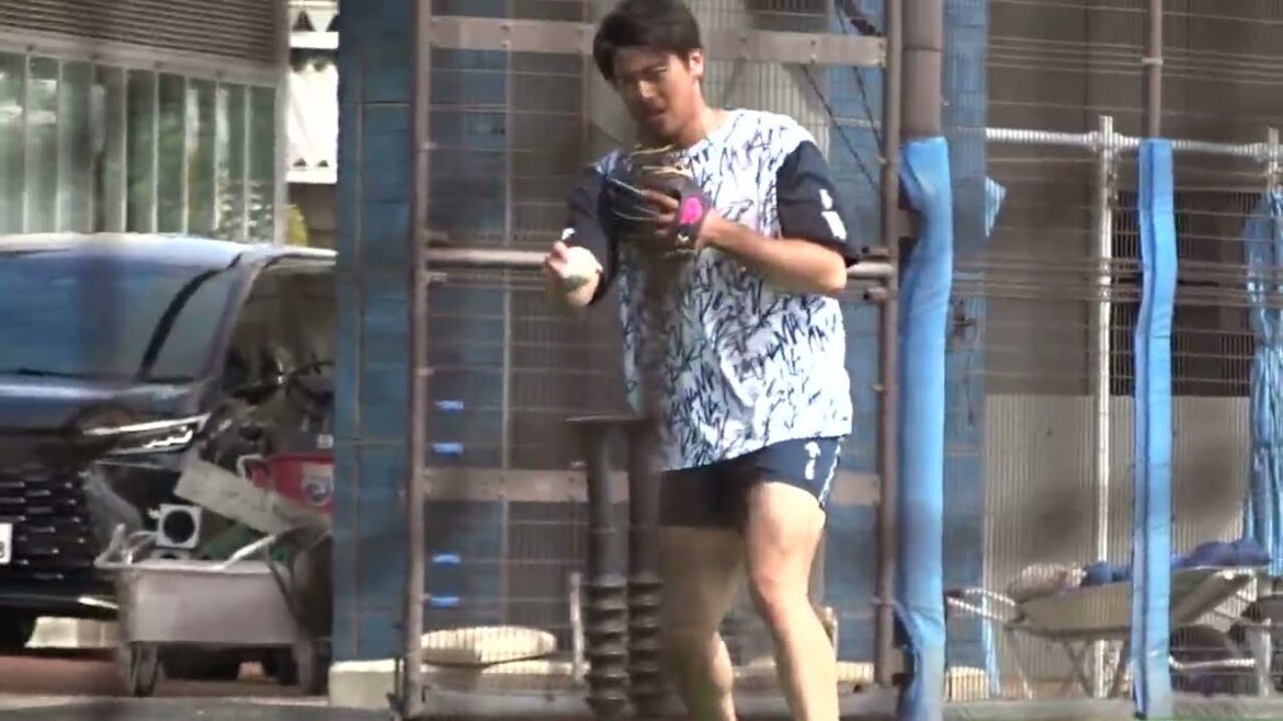 2025年9月 DOCK OF BAYSTARS YOKOSUKA・森 敬斗 選手の捕球練習風景