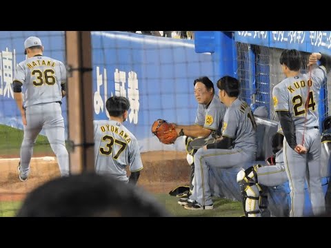 【登板に備えて】来るかもしれない登板に備えて各自準備を行うリリーフ陣 【登板に備えて】来るかもしれない登板に備えて各自準備を行うリリーフ陣