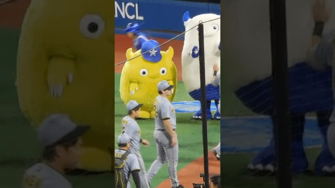 【1年間ありがとうございました】阪神ナインを最後まで見送るDeNAマスコット