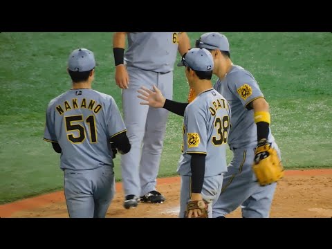 【リクエスト判定前に確信】試合終了を確信して判定前にハイタッチを済ませる阪神内野陣 【リクエスト判定前に確信】試合終了を確信して判定前にハイタッチを済ませる阪神内野陣