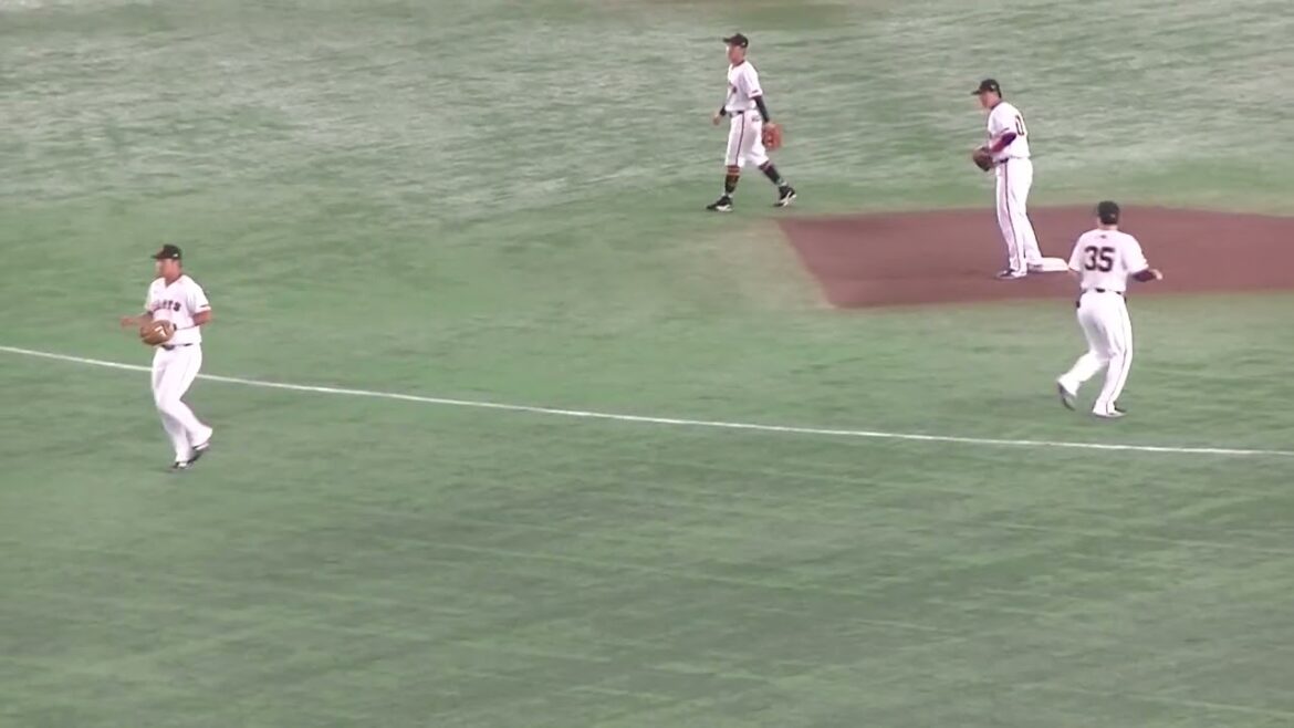 ノック受けてる石塚裕惺が楽しそう（読売ジャイアンツ対 広島カープ 2025年9月19日）