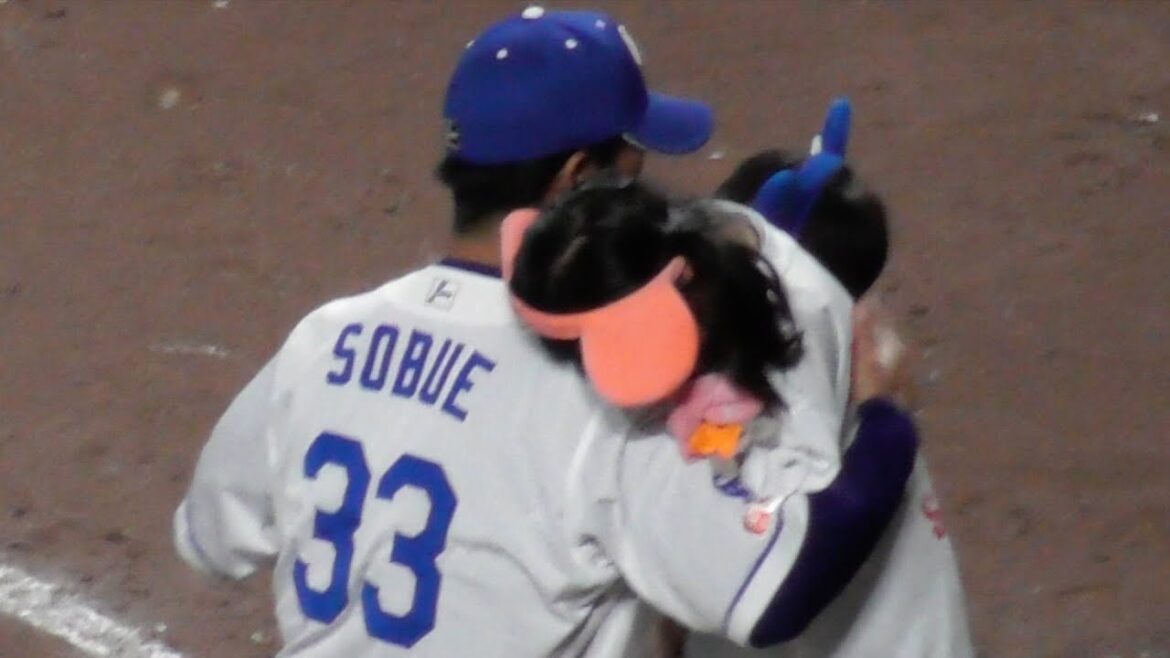 祖父江大輔 岡田俊哉 かわいいお子様達からの花束贈呈 感動の涙　中日ドラゴンズVS東京ヤクルトスワローズ　2025/09/20