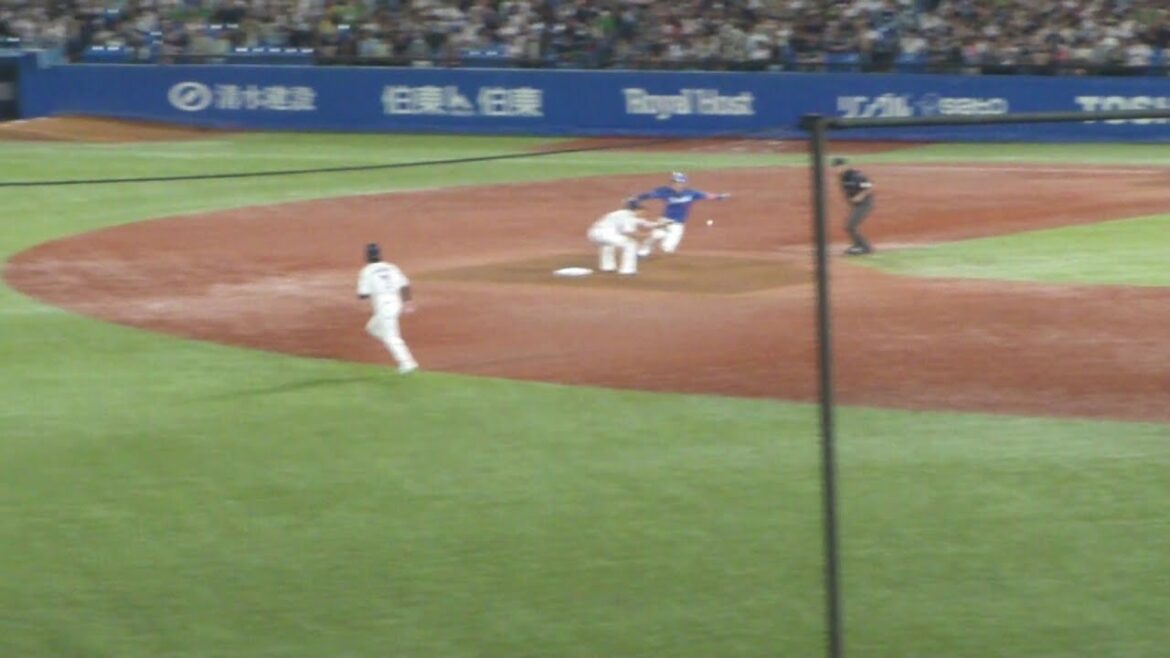 ヤクルト 古賀優大 盗塁阻止でナイスプレー 　上林誠知は盗塁失敗　ヤクルト vs 中日　2025年9月23日(火)　神宮球場