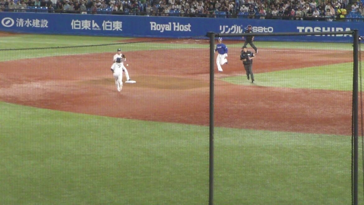 ヤクルト 長岡秀樹のトスによる、643のダブルプレー　ヤクルト vs 中日　2025年9月23日(火)　神宮球場