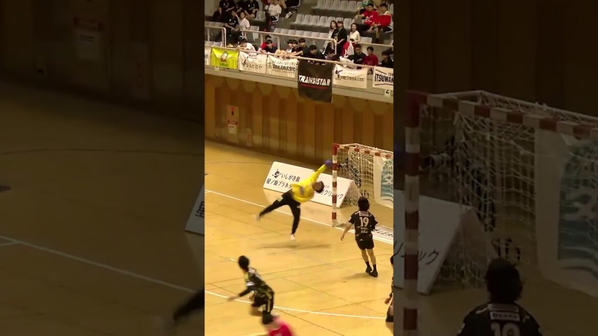 【ハンドボール】ループシュートを叩き落とす！│島袋翔・琉球コラソン  #Shorts