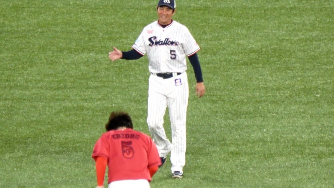 【川端慎吾】引退発表 試合 弟子の小園海斗と談笑 現地映像